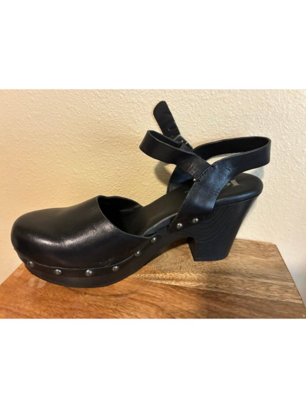 Korks Women's Black Leather Studded Platform Clog Sandals Size 7 - Picture 2 of 8